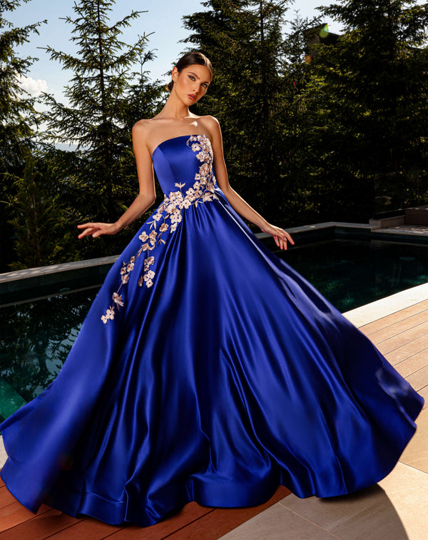 NC2094 The Evening Boutique