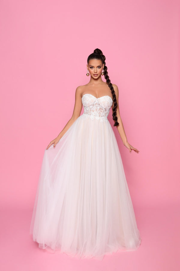 NC147 The Evening Boutique